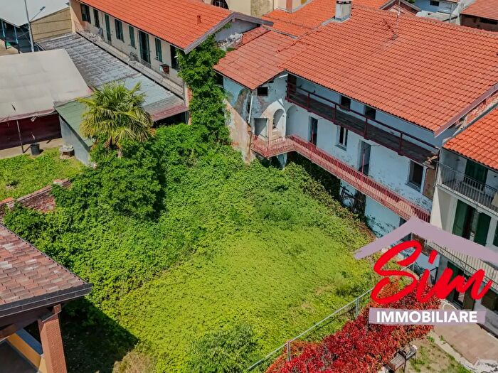 Casa con 18 locali in vendita in Via Fornaci Sn, Oleggio
