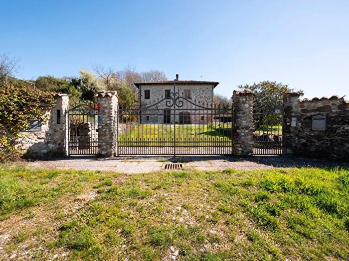 Casa con 8 locali in vendita in Cavriana