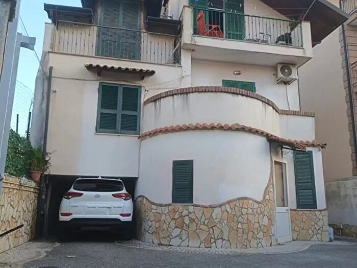 Appartamento con 8 locali in vendita in Via Firenze, Villaricca