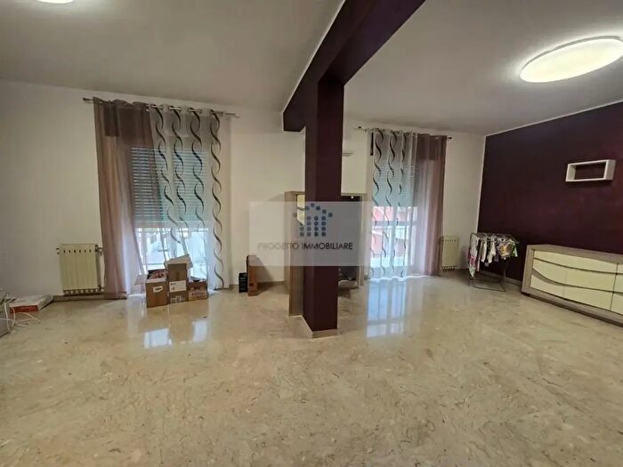 Appartamento quadrilocale in vendita in Via Iatlia, Siracusa