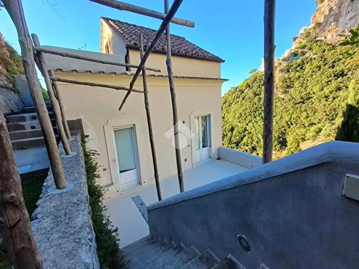 Appartamento trilocale in vendita in Via Sopramare, Amalfi