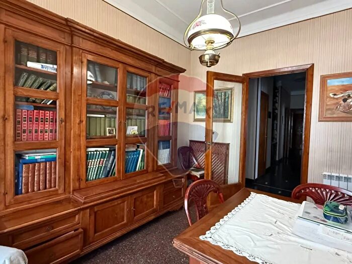 Appartamento con 8 locali in vendita in Via Fogazzaro, Genova