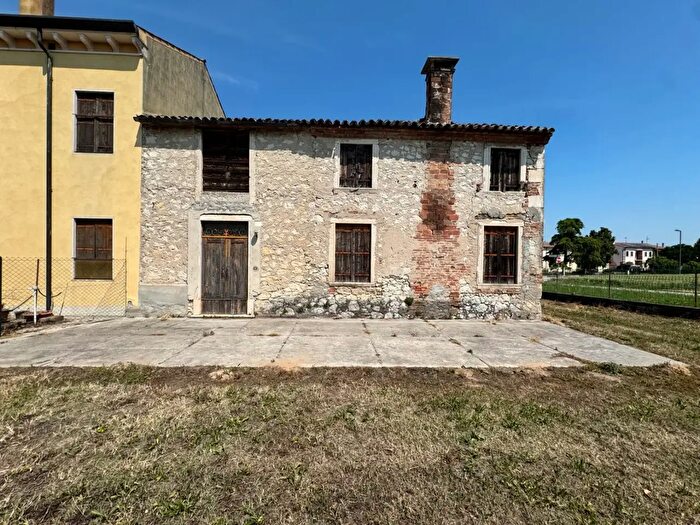 Casa quadrilocale in vendita in Via Roma, Sossano