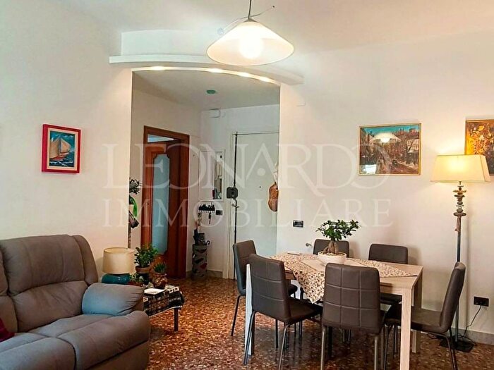 Appartamento con 5 locali in affitto in Via Gabriele Jannelli, Arenella, Napoli
