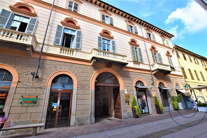 Appartamento con 7 locali in vendita in Via Vittorio Emanuele II, Chieri