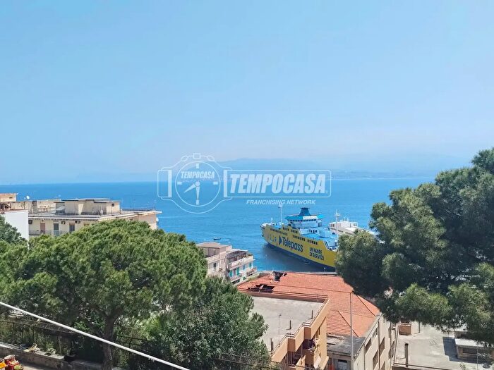 Appartamento bilocale in vendita in Viale Regina Elena, Messina