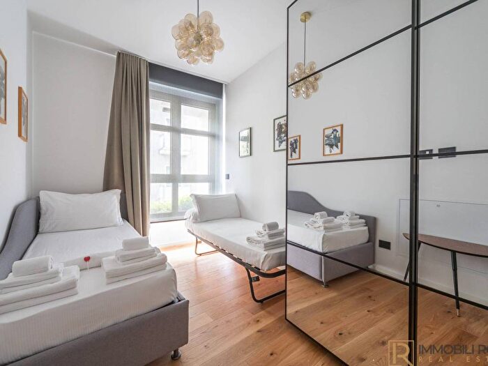 Appartamento trilocale in affitto in Via Ausonio, Corso Genova, Milano