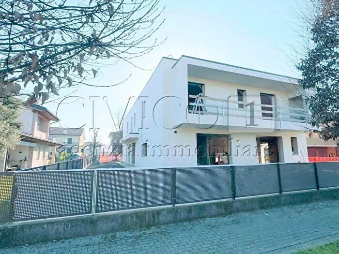 Case in Vendita e in Affitto - 2