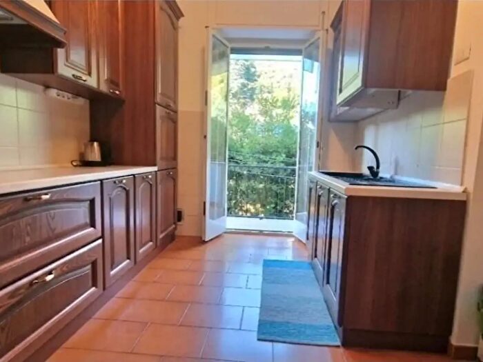 Appartamento con 6 locali in vendita in Carrara