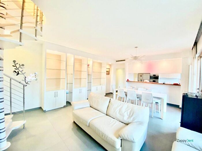 Appartamento quadrilocale in affitto in Via Tagliamento, Lodi Brenta, Milano