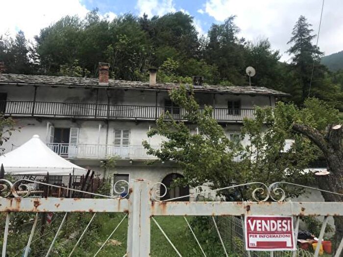 Casa con 6 locali in vendita in Strada Statale del Monginevro, Oulx
