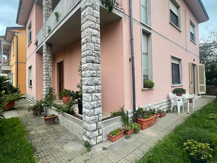 Casa con 6 locali in vendita in Fucecchio