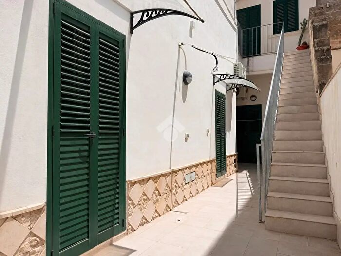 Appartamento con 5 locali in vendita in Via Corte dei Fiori, Lecce