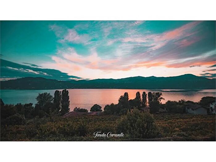 Casa con 7 locali in vendita in Via Marche a Ranco Va, Ranco