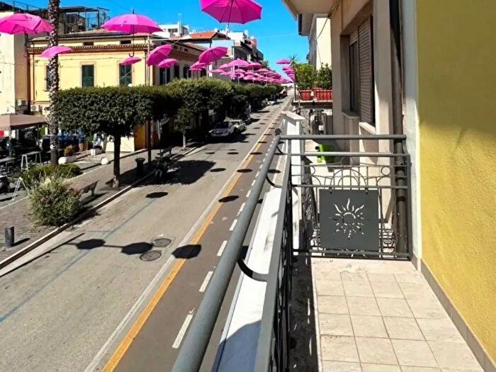 Appartamento con 7 locali in vendita in Via Genova, Giulianova