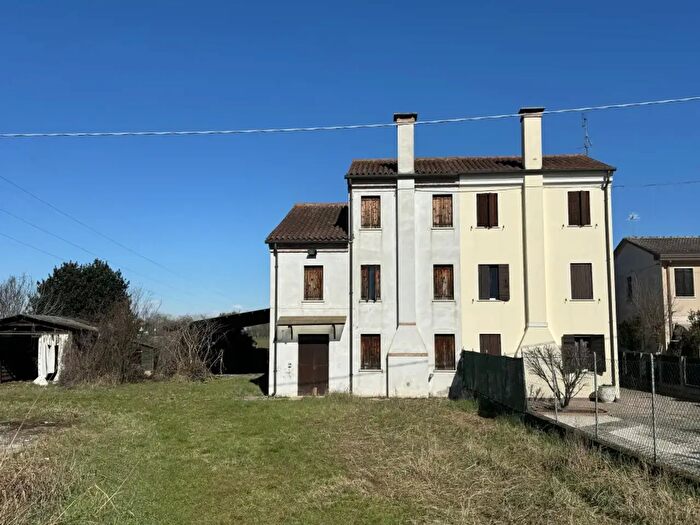 Casa trilocale in vendita in Via Maggiore, Ospedaletto Euganeo