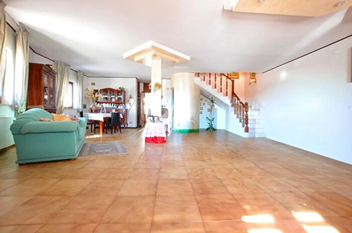 Casa con 7 locali in vendita in Via Fagiano, Gioia Del Colle