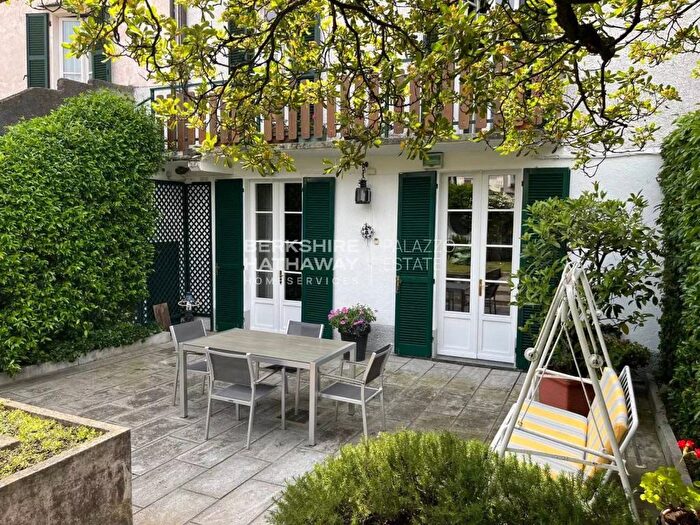 Casa con 6 locali in affitto in Mandello del Lario