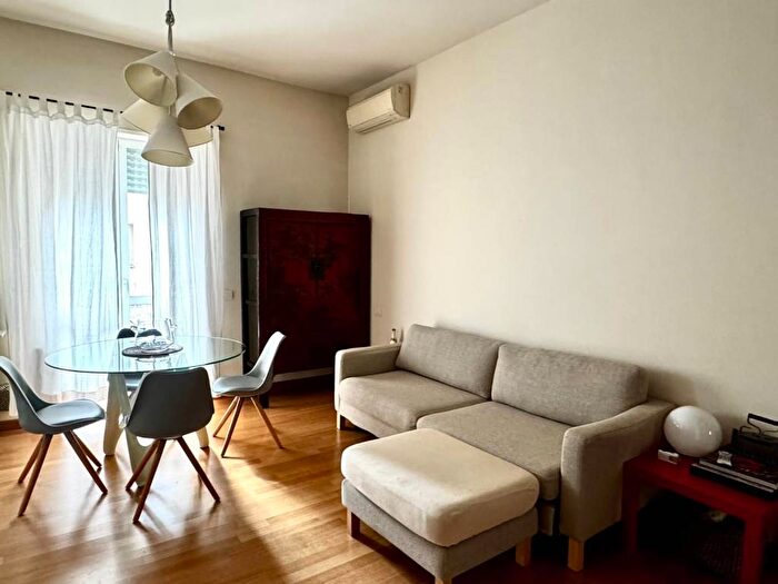 Appartamento trilocale in affitto in Via Voghera, Solari, Milano