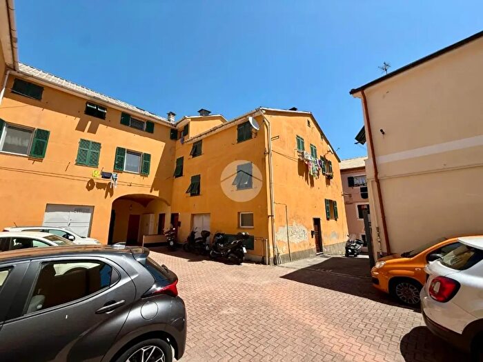 Appartamento trilocale in vendita in Vico Aquileia, Genova