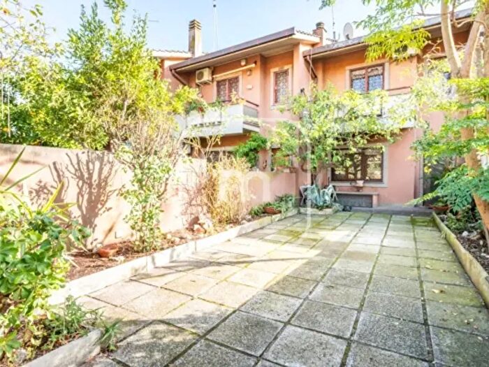 Casa trilocale in vendita in Via Anagnina, Roma