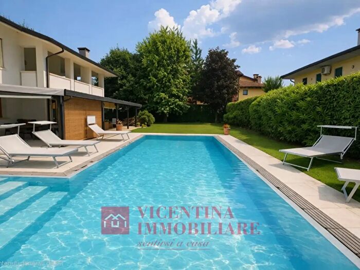 Casa con 5 locali in vendita in Via Lago di Misurina, Costabissara