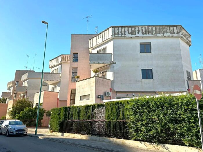 Appartamento con 6 locali in vendita in Via Giovanni XXIII, Surbo