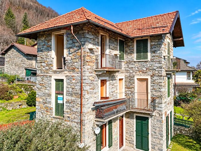 Appartamento trilocale in vendita in Via Belvedere, Premeno