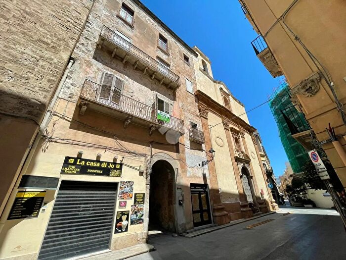 Appartamento con 10 locali in vendita in Via Libertà, Trapani