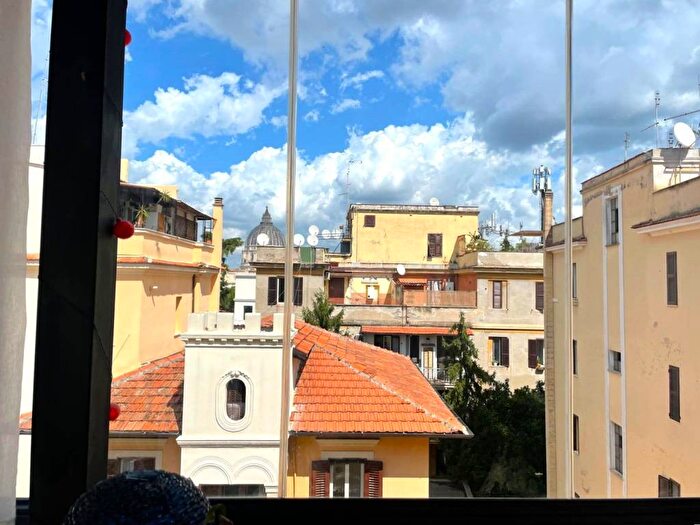 Appartamento bilocale in affitto in Salita di Monte del Gallo, Gregorio VII Piccolomini, Roma