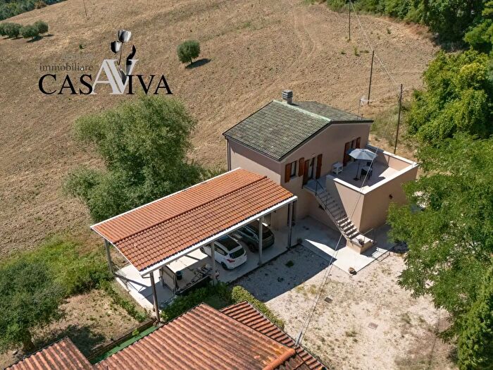 Casa con 5 locali in vendita in Contrada Ciafone, Offida