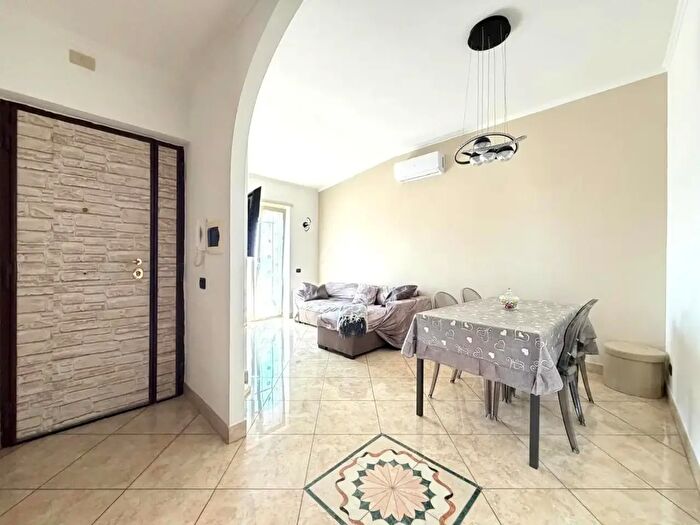 Appartamento trilocale in vendita in Via Bolotana, Roma