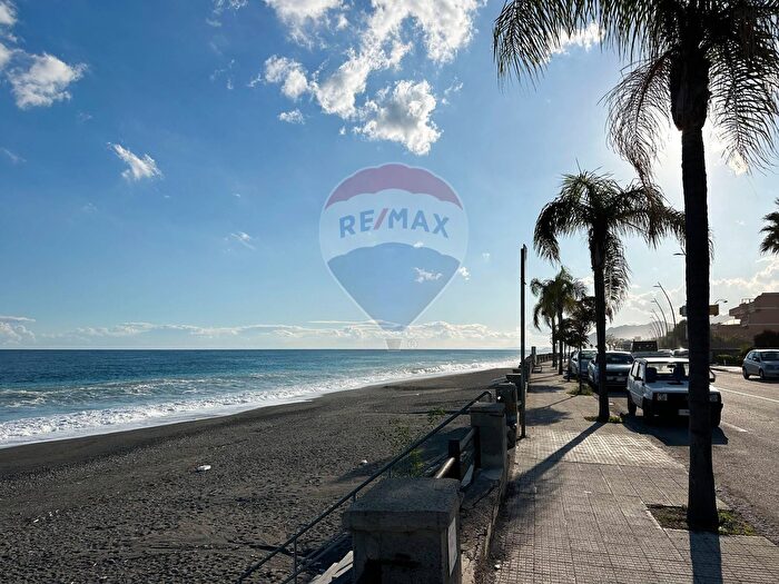 Appartamento quadrilocale in vendita in Via Caminiti, Roccalumera