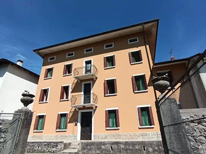 Casa con 15 locali in vendita in Via Riosecco, Travesio