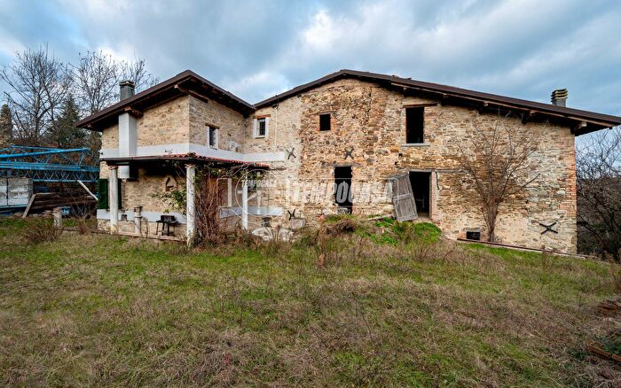 Casa quadrilocale in vendita in Via Rivara, Marano Sul Panaro