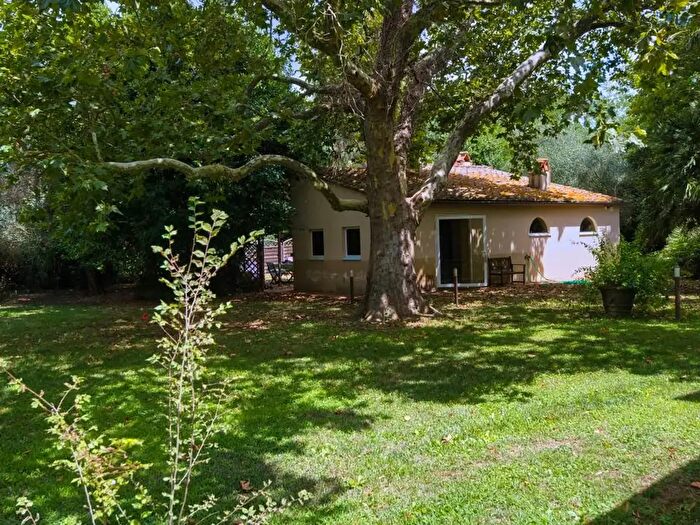 Casa con 11 locali in vendita in Scarlino