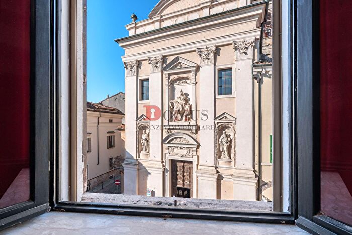 Appartamento trilocale in vendita in Vicolo Barche, Mantova