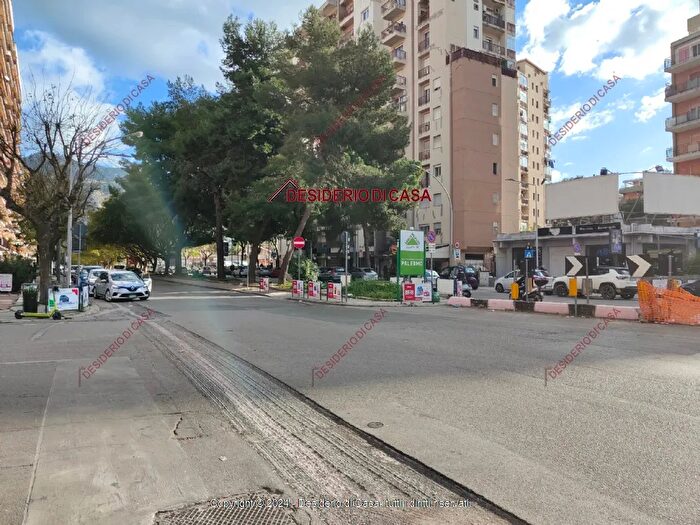 Appartamento con 7 locali in vendita in Via Belgio Palermo Pa Italia, Palermo