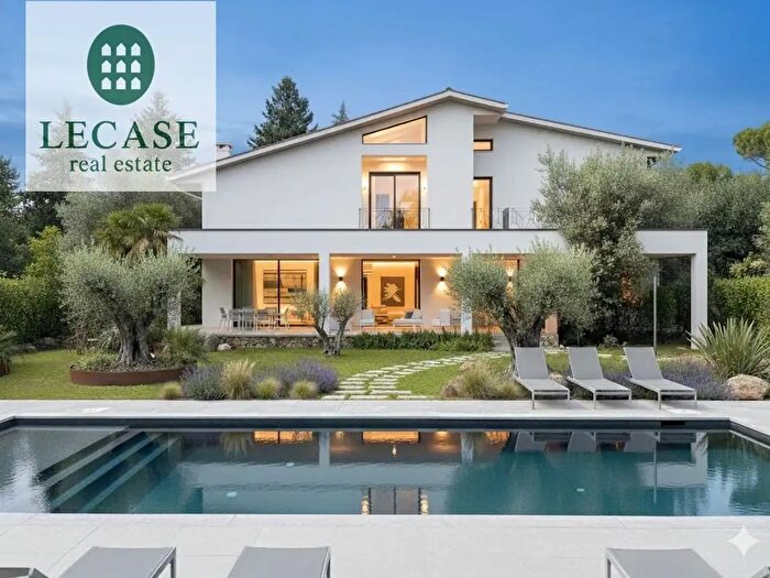 Casa con 6 locali in vendita in Via G Papini, Forte Dei Marmi