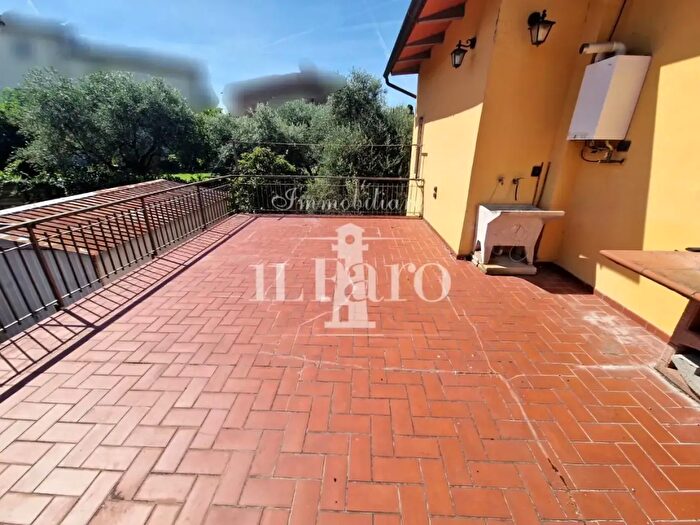Casa con 8 locali in vendita in Iuseppe Garibaldi, Signa