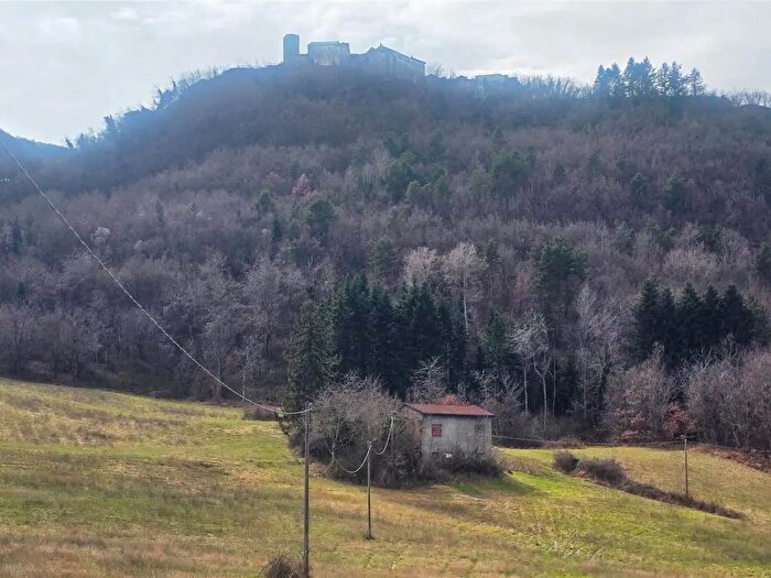 Casa con 5 locali in vendita in Montecreto