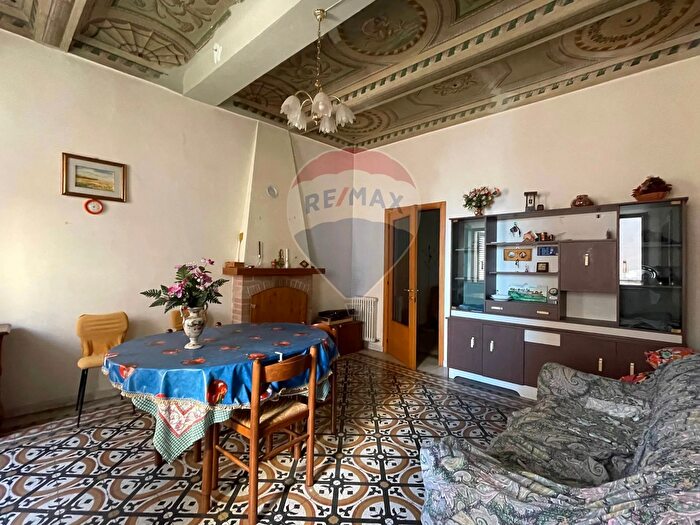 Appartamento con 7 locali in vendita in Corso Mazzini, Arcevia