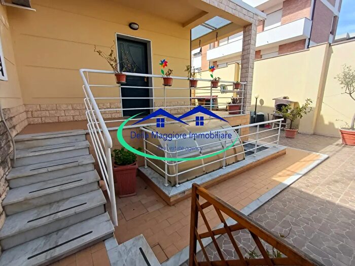 Casa con 7 locali in vendita in Via Oberdan Chiesa, Livorno