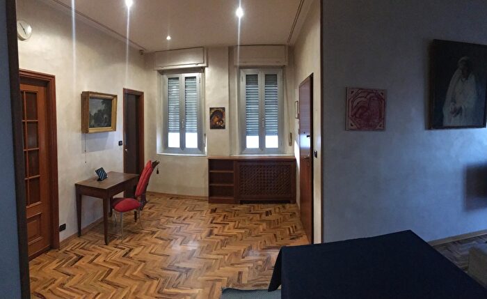Casa con 8 locali in vendita in Via Cuneo, Nichelino