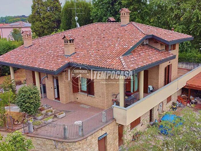 Casa con 5 locali in vendita in Via Valtellina, Fino Mornasco