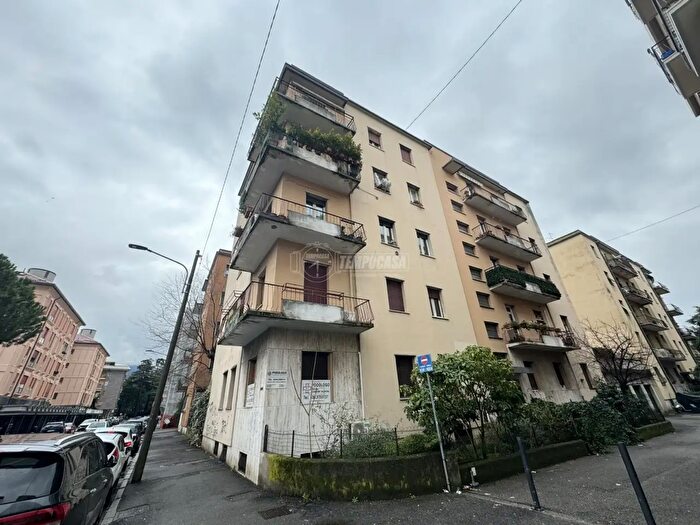 Appartamento trilocale in vendita in Via Vittorio Veneto, Brescia