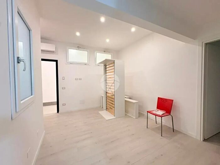 Appartamento trilocale in affitto in Via Francesco Maggiore Perni, Palermo