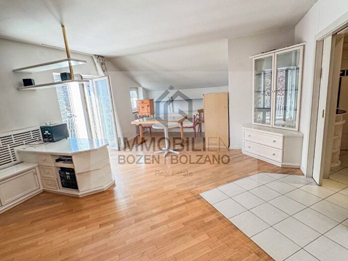 Appartamento con 5 locali in affitto in Via Chiesa, Terlano