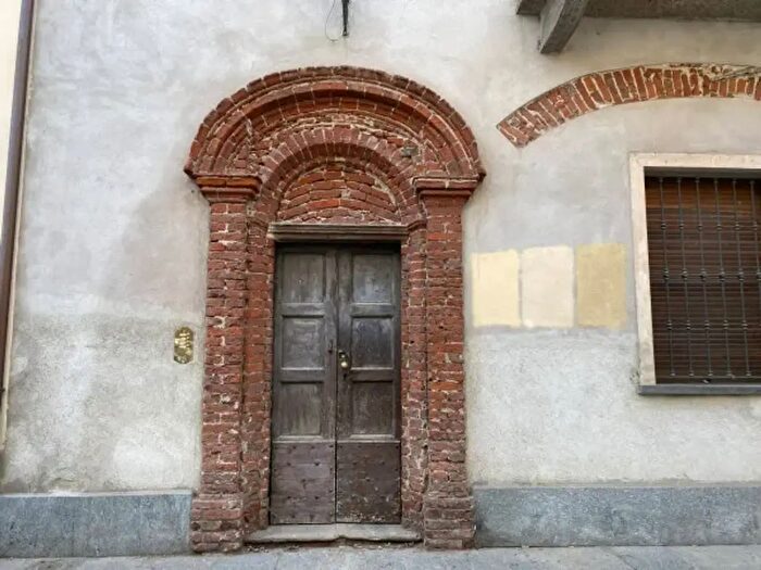 Casa con 6 locali in vendita in Via Plochiù, Cavour