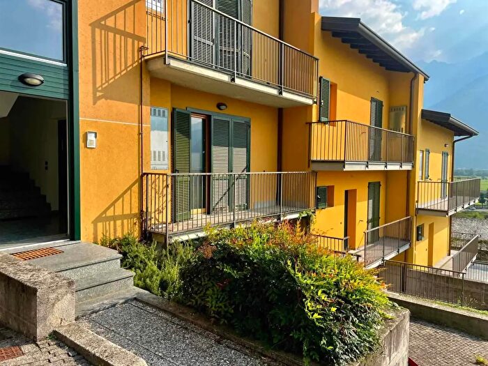 Appartamento trilocale in vendita in Via Rogola, Dubino